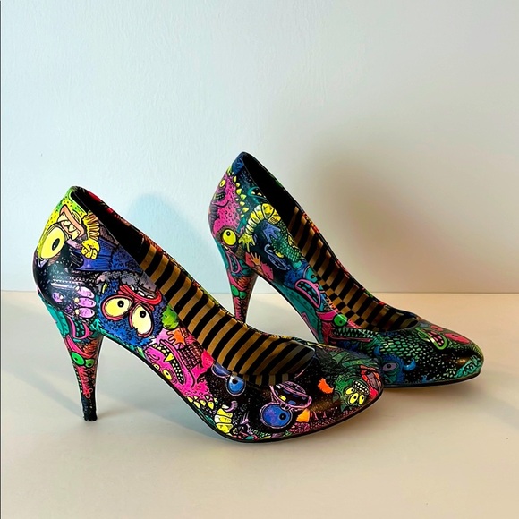 Iron Fist Multicolor Graphic Heels - Picture 3 of 8